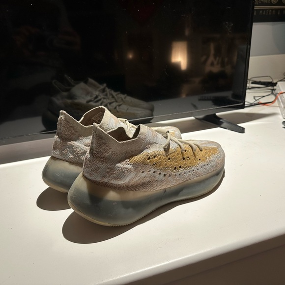 Yeezy 380 Pepper - Picture 2 of 5